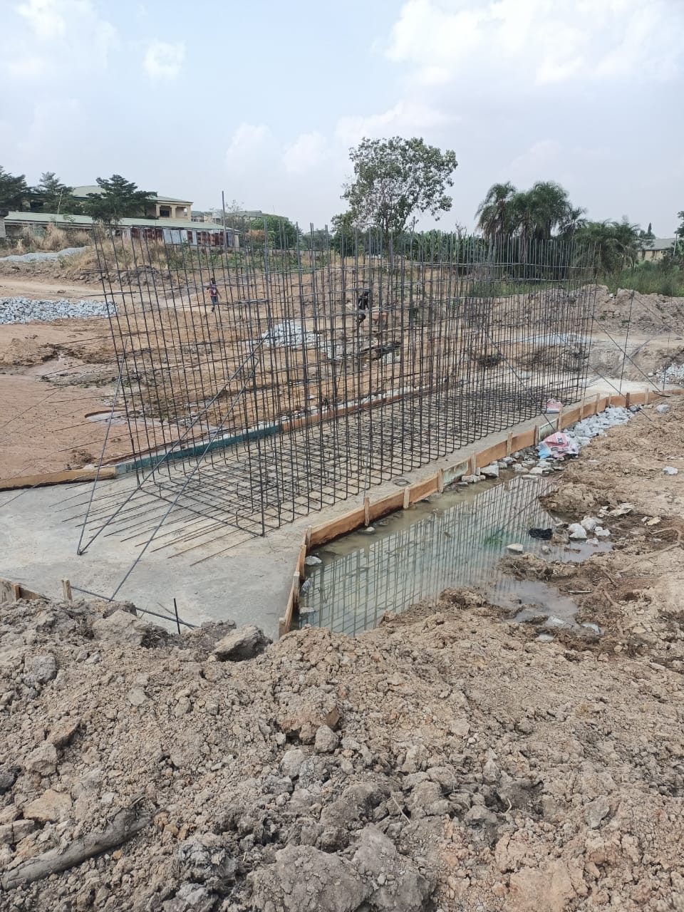 Reinforcement cage and formwork for a drainage box culvert